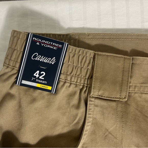 NWT ROUNDTREE & YORKE CASUALS CARGO SHORTS TAN ELASTIC WAIST 42 T1 - Picture 6 of 11